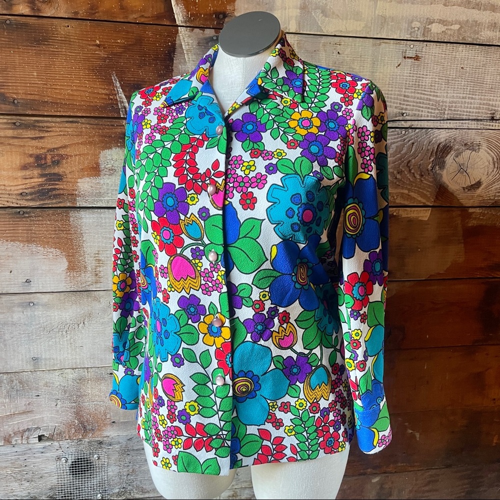 Vintage 60’s Colorful Floral RARE Button Up Top 16